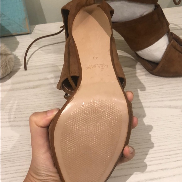 Heels - Picture 2 of 3